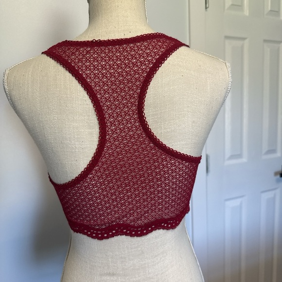 Elegant Red Lace Bralette - Picture 3 of 4
